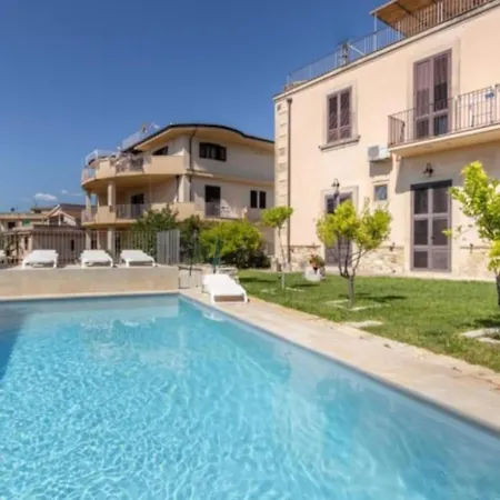Rosaria 3* Noto