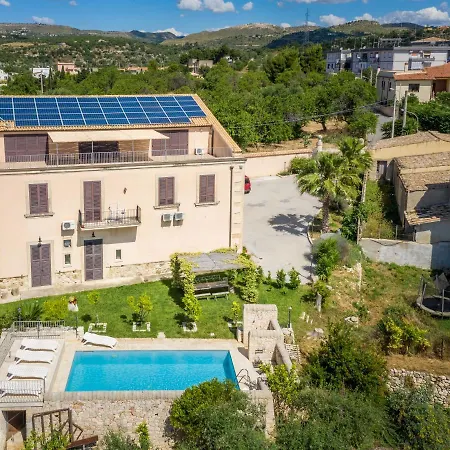 Rosaria 3* Noto